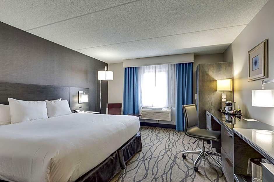 DoubleTree by Hilton Racine Harbourwalk