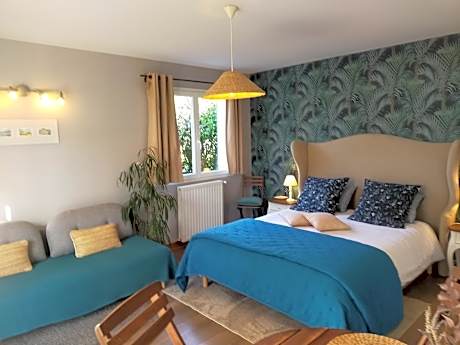 Deluxe Room (2 Adults + 1 Child)