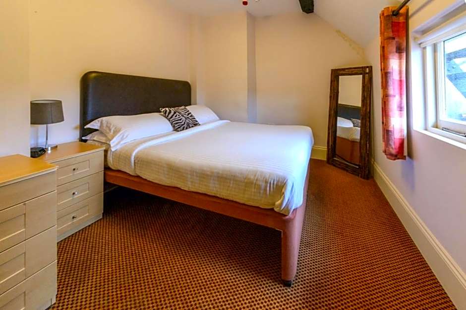 OYO White Horse Hotel