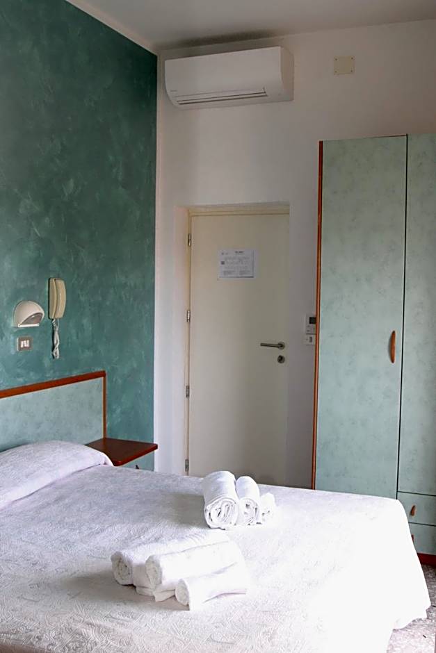 Hotel Diamante COLAZIONE XL PARCHEGGIO GRATIS A 5 CHILOMETRI DA RIMINI FIERA