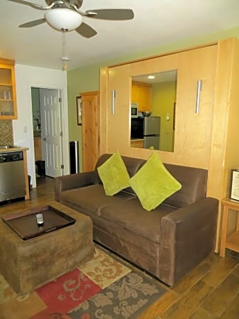 Deluxe Studio