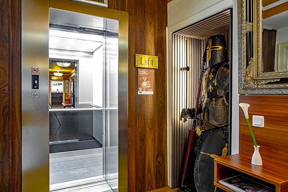 Tiptop Hotel Burgschmiet Garni