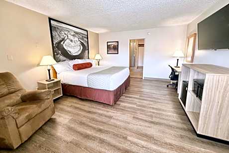 Deluxe King Room with Spa Bath - Non-Smoking