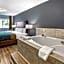 Econo Lodge Inn & Suites Sandusky South