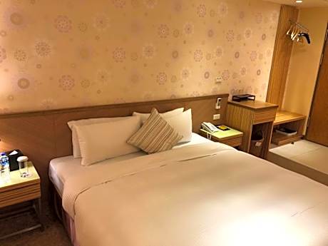 Eco-Friendly - Standard Queen Room - No Window