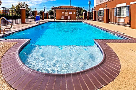 Candlewood Suites Baytown By IHG