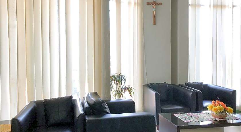 RedDoorz near Pantai Pede