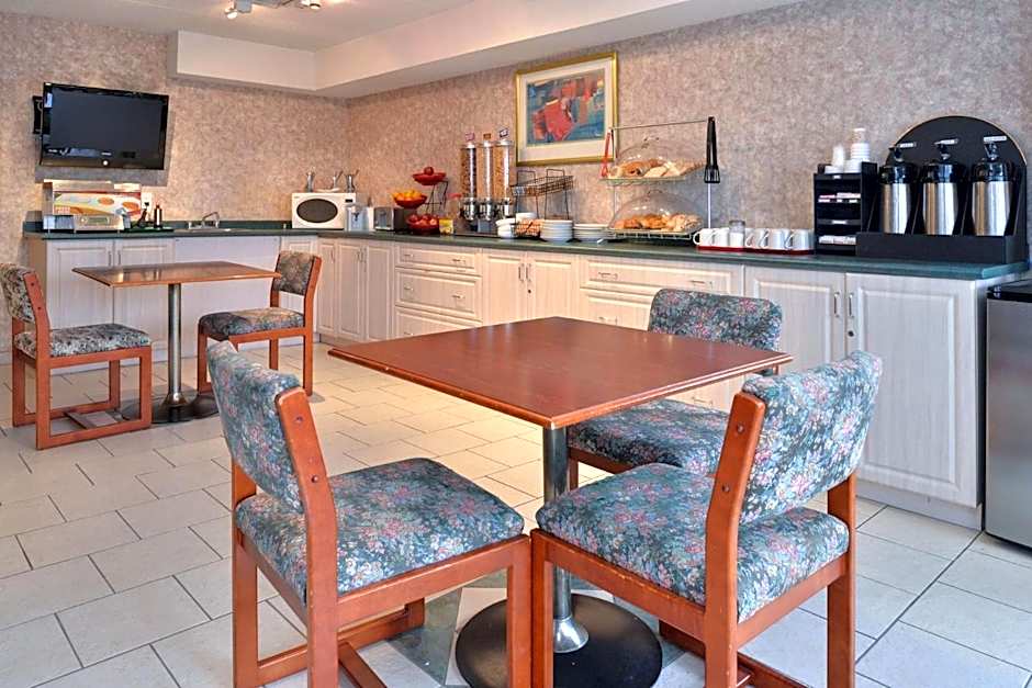 Lexington Inn & Suites-Windsor