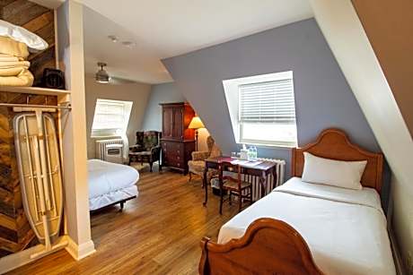 Family Room - 2 Doubles & 1 Single