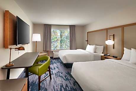 Queen Room with Two Queen Beds - Hearing Accessible