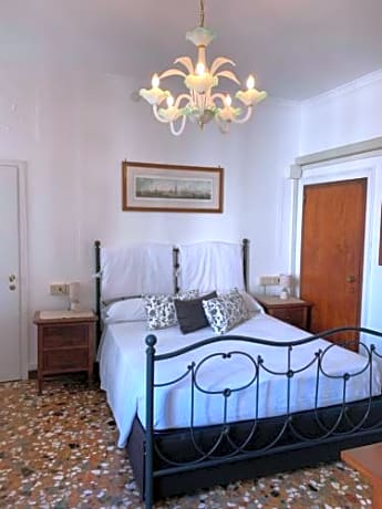 B&B Al Teatro with canal view
