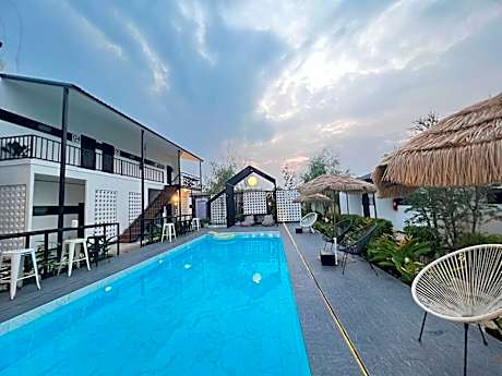 Penguin Villa Resort & Bistro