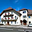 Gasthof mit Seeterasse & Appartements Zur Landeroith