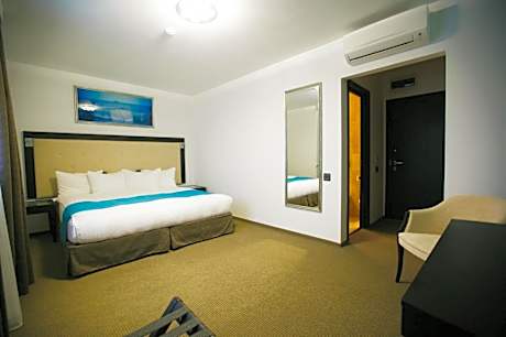 Double or Twin Room with Swimming Pool Access