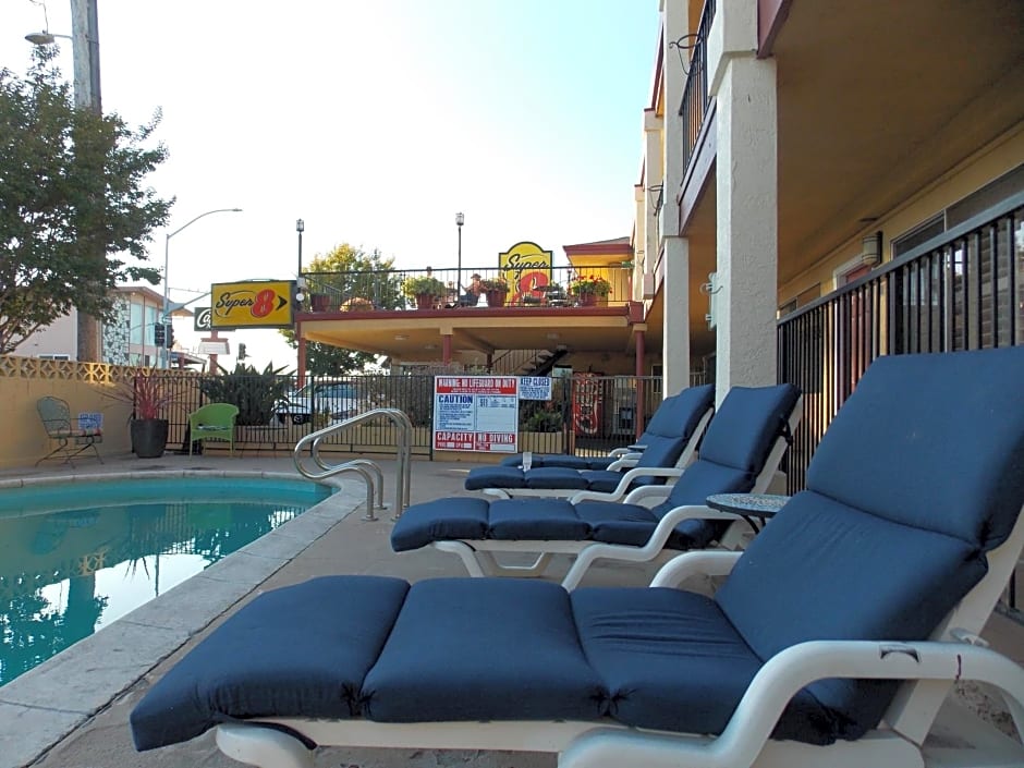 Super 8 by Wyndham Santa Cruz Beach Boardwalk