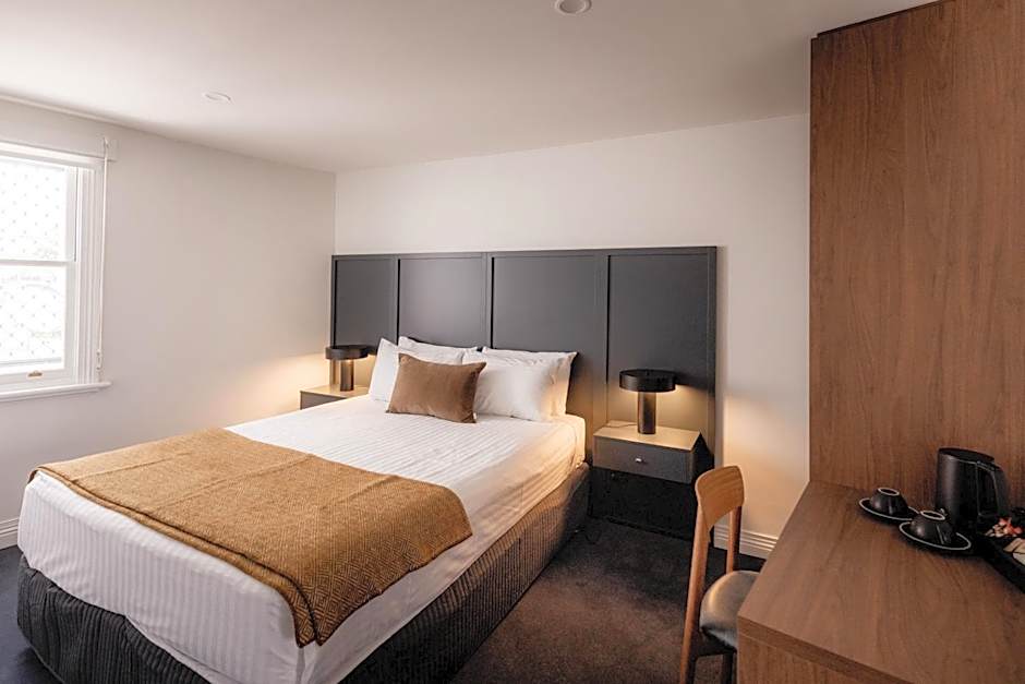 Shipwrights Arms Hotel