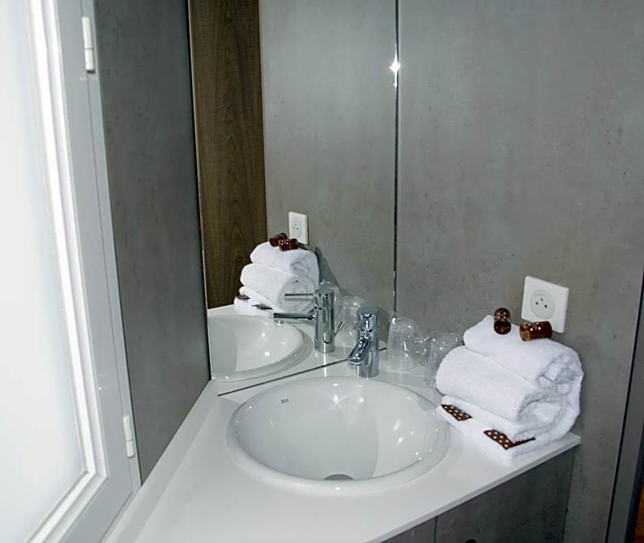 Brit Hotel Confort Le Revest Sainte-Maxime