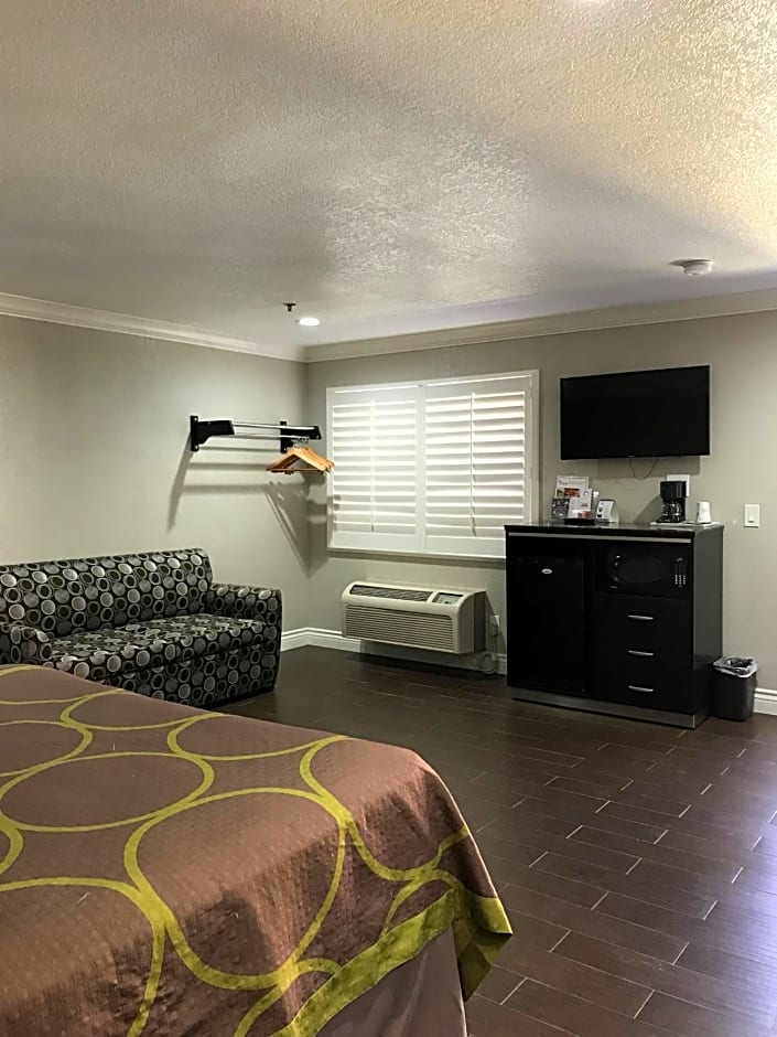 Super 8 by Wyndham Inglewood/LAX/LA Airport