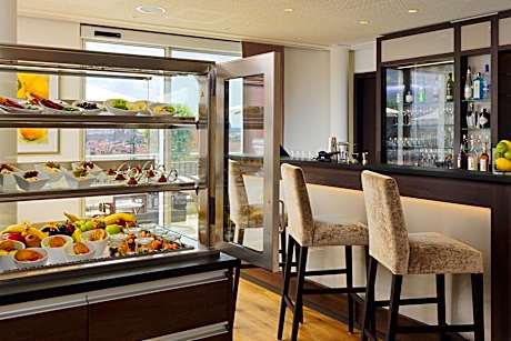 Porticus Suite, Concierge lounge access, 1 Bedroom 2 room Suite, 2 Double, beds1,50x2,10 m