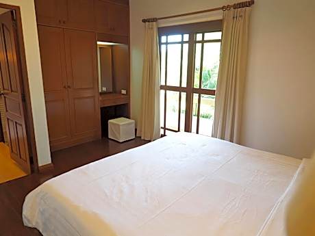 Three-Bedroom Bungalow (Garden Side)
