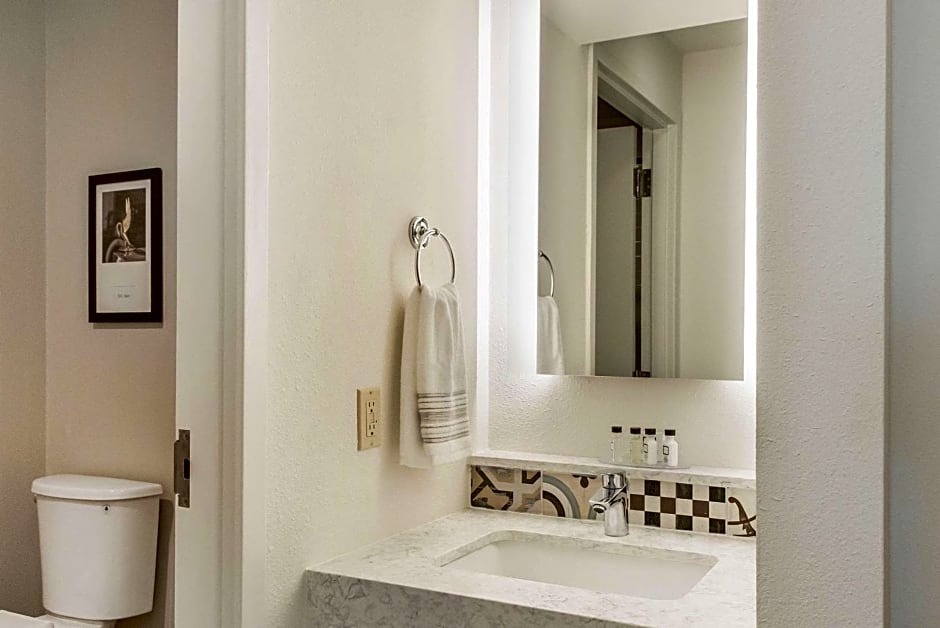 St Charles Coach House, Ascend Hotel Collection