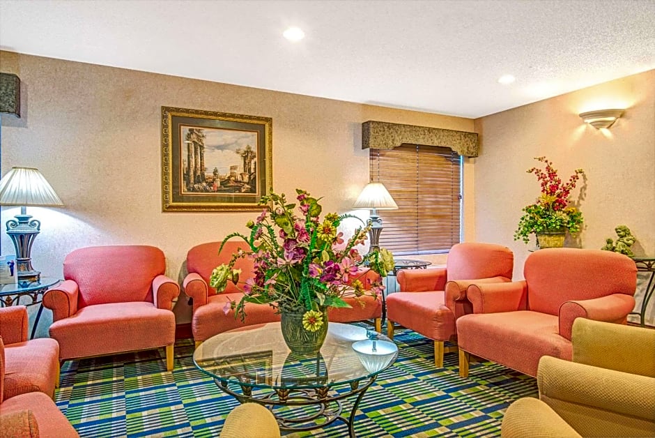 Days Inn by Wyndham Louisburg