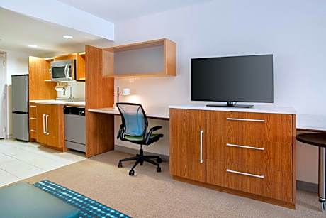 King Suite - Mobility and Hearing Access/Non-Smoking