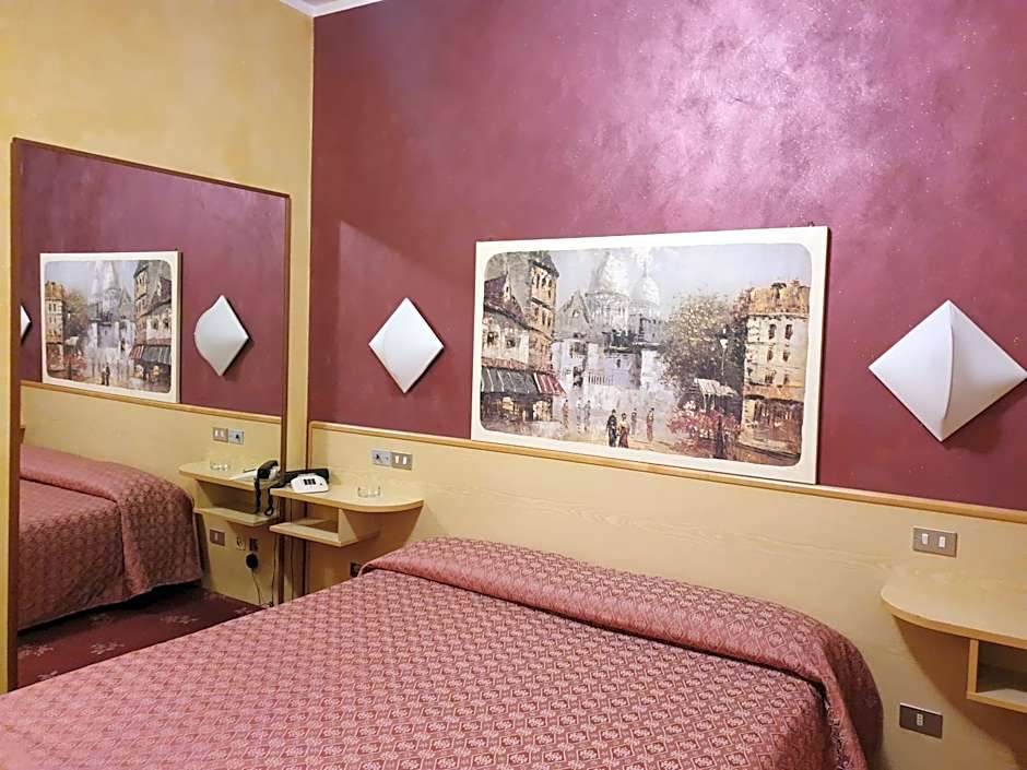HOTEL PARADISO