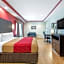 Econo Lodge Inn & Suites