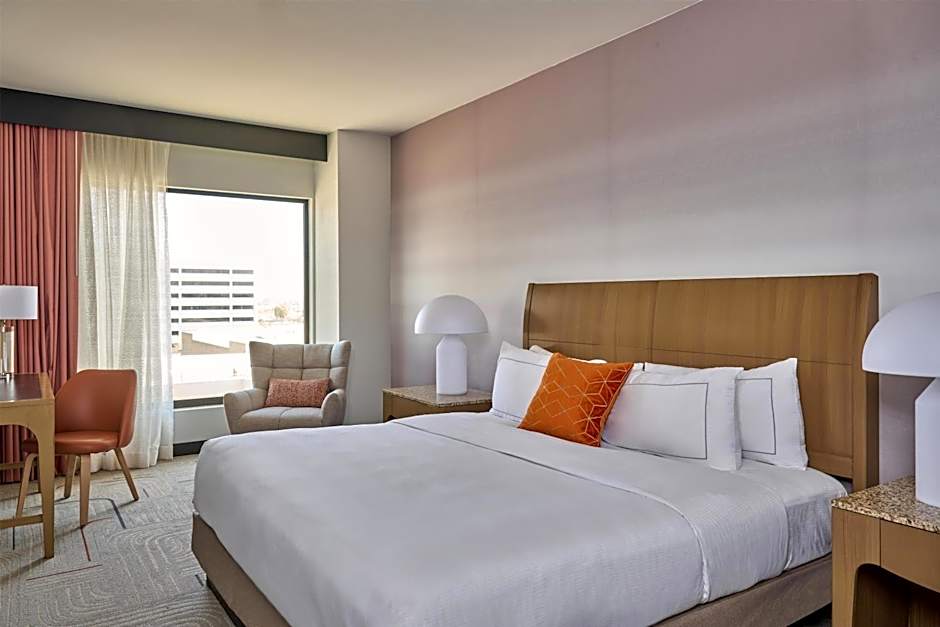 Hotel Zessa Orange County Airport, a DoubleTree by Hilton