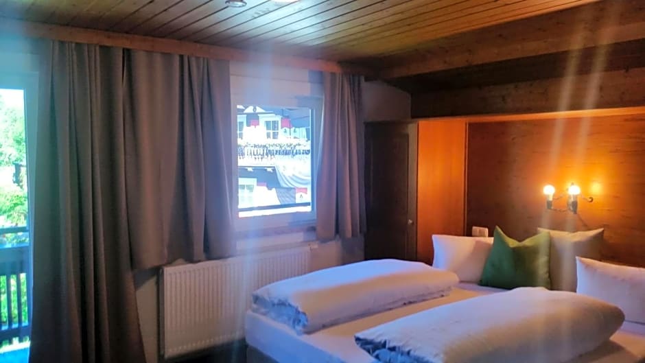 Bhome Gästehaus b&b / Apartments