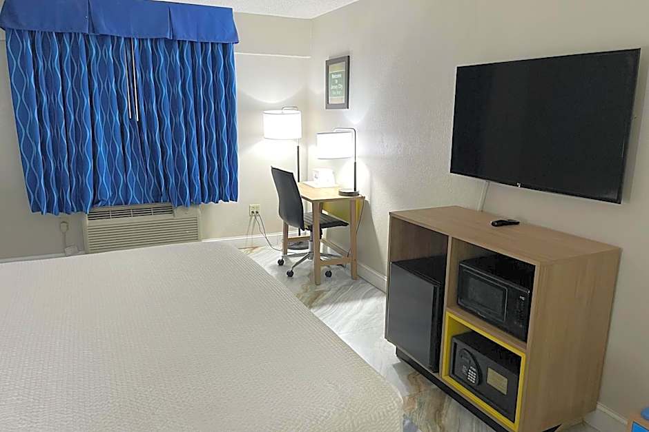Days Inn by Wyndham Jersey City
