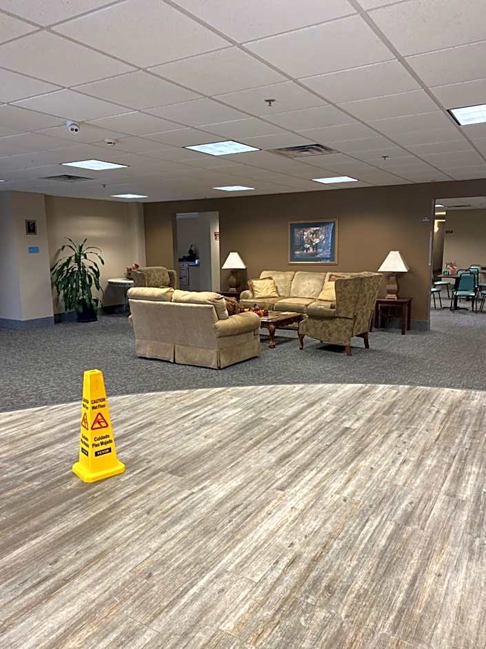 COLLINS INN & SUITES