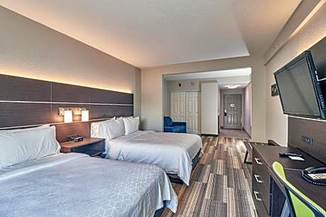 Standard Queen Room with Sofa Bed