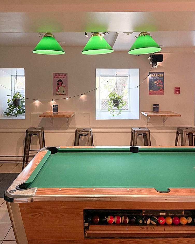 Auberge Saintlo Montreal Hostel