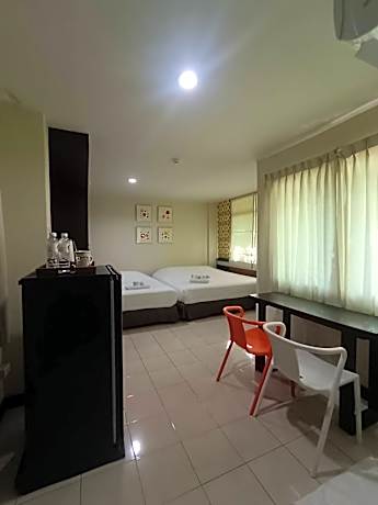 Deluxe - 2 Beds 1 Extra, Accessible with Stoma-Friendly Toilet
