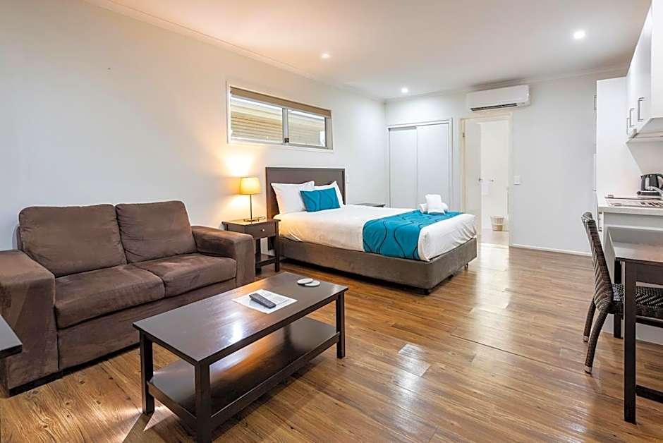 Photo 1 of 4 of Deluxe Studio 1 Queen Bed