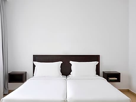 One Bedroom Garden View