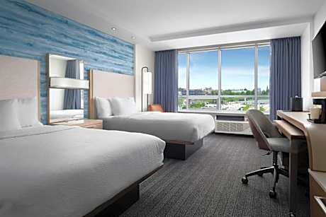 Deluxe Queen Room with Two Queen Beds and Courtyard View - High Floor