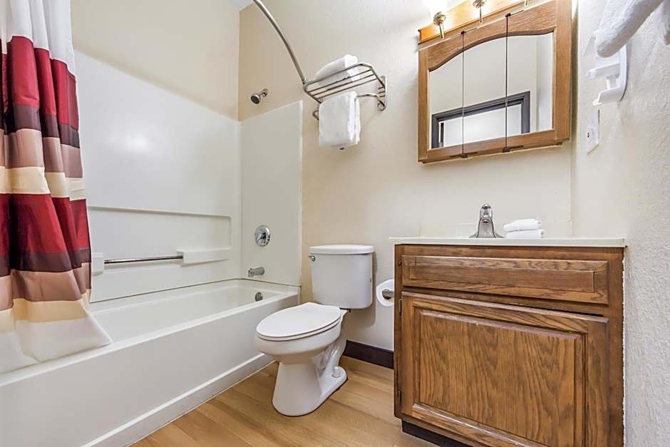 Red Roof Inn & Suites Omaha - Council Bluffs