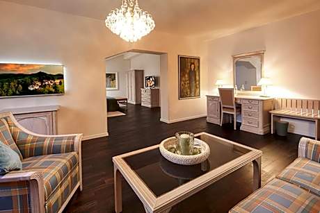 Deluxe Suite with Spa Bath