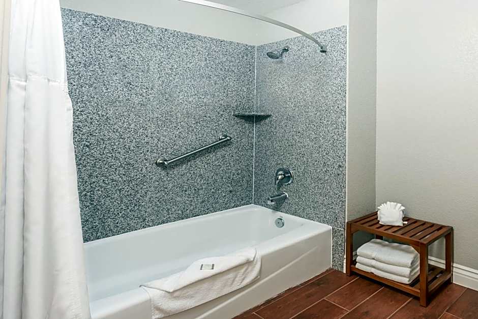 Casa Blanca Hotel & Suites Orange SR-55 Freeway, Near Honda Center, Chapman University, Disneyland