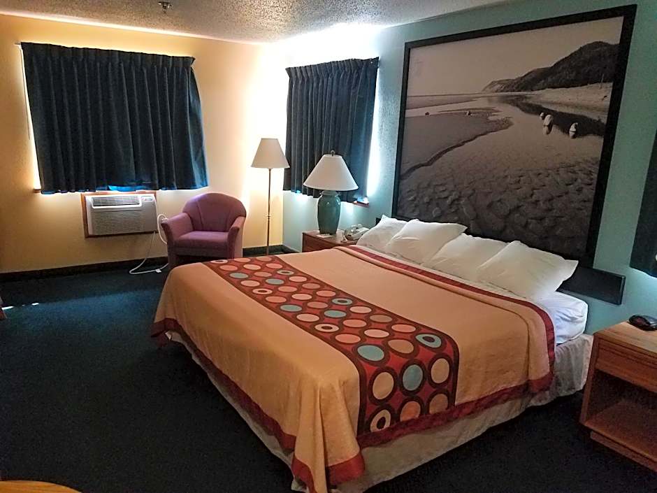 Super 8 by Wyndham Houghton Lake