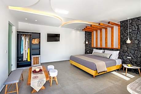 Superior Suite with Outdoor Hot Tub