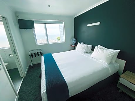 Deluxe Double or Twin Room - No Children