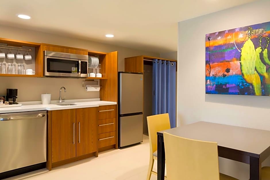 Home2 Suites by Hilton Phoenix Glendale-Westgate