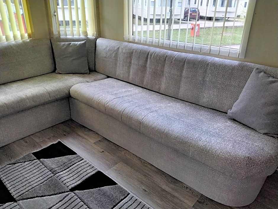 19 Laurel Close Highly recommended 6 berth holiday home with hot tub in prime location