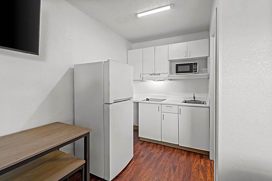 Birch Hill Suites Kansas City - Independence