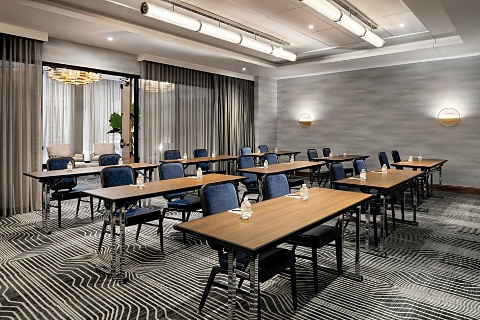 Rand Tower Hotel, Minneapolis, a Tribute Portfolio Hotel