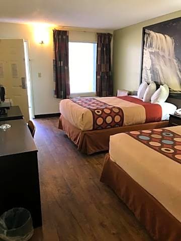 Super 8 by Wyndham Fayetteville